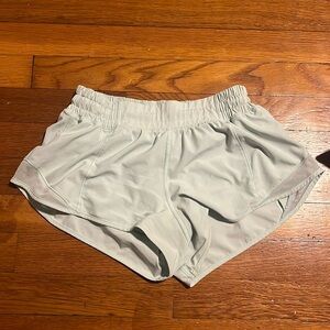 Lululemon Hotty Hot Low-Rise Lined Short 2.5”. Size 4. Mint Moment. Mint Green.
